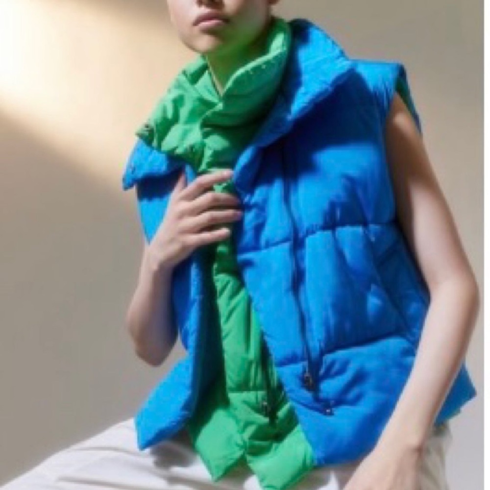 UO CORINNE PUFFER VEST BLUE